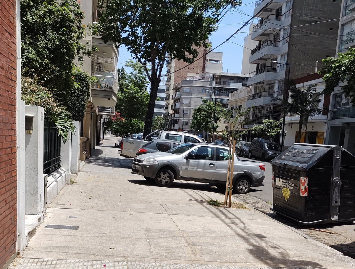 alez_arg's tweet photo. #veredonga #autonga teniendo cochera, pero que fiaca meter y sacar las navesssssss https://t.co/E8sbcjUerC