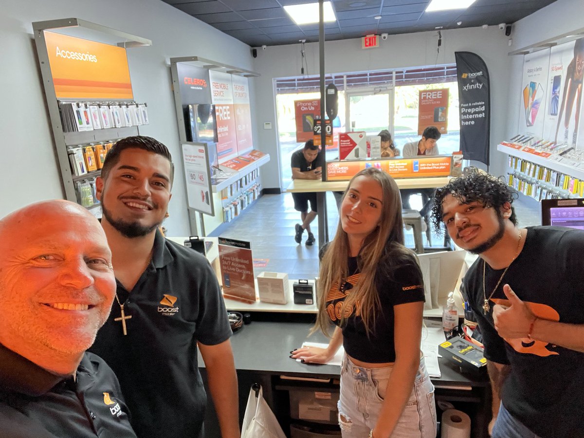 ChrisEv41685373's tweet image. Wireless Wi-Fi with a 3 line port from Metro. #vipwireless on Black Friday!