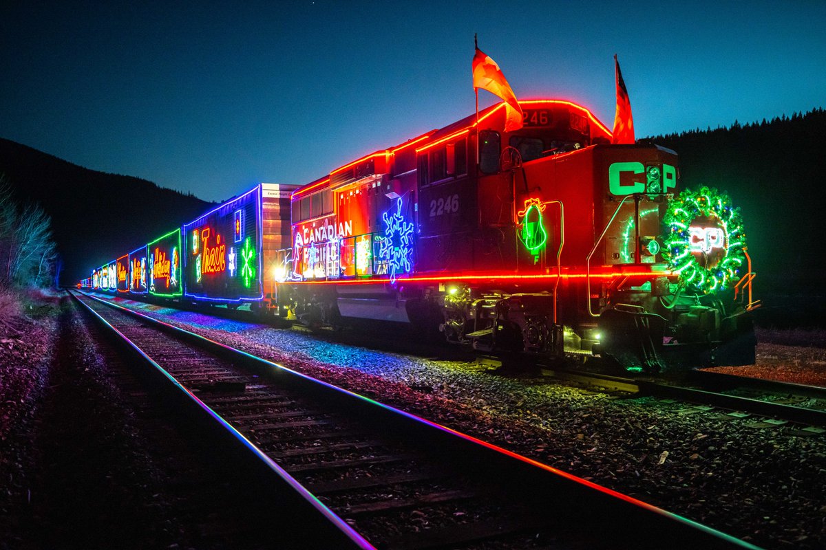 🌟Get ready, #Toronto! The @CanadianPacific #CPHolidayTrain will be coming to town this Tuesday, Nov. 29, in support of #DailyBreadTO. Look out for it (&🎅) at 8:15pm near Dundas/Runnymede, where @tenilletownes & @_aysanabee_ will perform. Find out more: dailybread.ca/events/the-cp-…