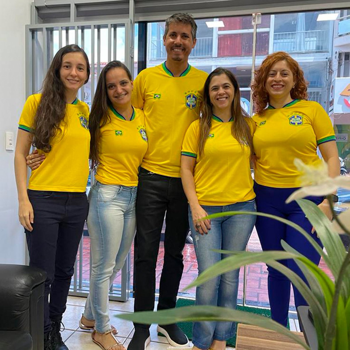 SimpleAgro's tweet photo. A torcida Simple Agro Corporation acompanhou e vibrou com os lances do jogo do Brasil X Sérvia na Copa do Mundo do Catar, e teve até bolão com prêmio surpresa! E por aí, como foi a comemoração? ⚽🇧🇷
#copa2022 #brasil #simpleagro #futebol #simpleagrocorp #sejasimples #copadomundo https://t.co/VtTgXHdAKT