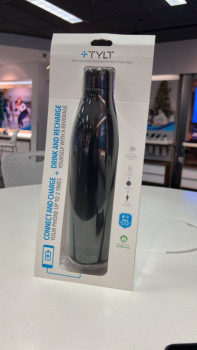 RyanCWareham's tweet photo. At AT&T Wareham we got accessories for everybody this Black Friday, including this TYLT Portable All-in-One Water Bottle Power Bank! My personal favorite recharge you and your phone!
#LifeAtATT #wiNEeverything #AccessoryAmbassador 📱 https://t.co/zW66OkBc3k