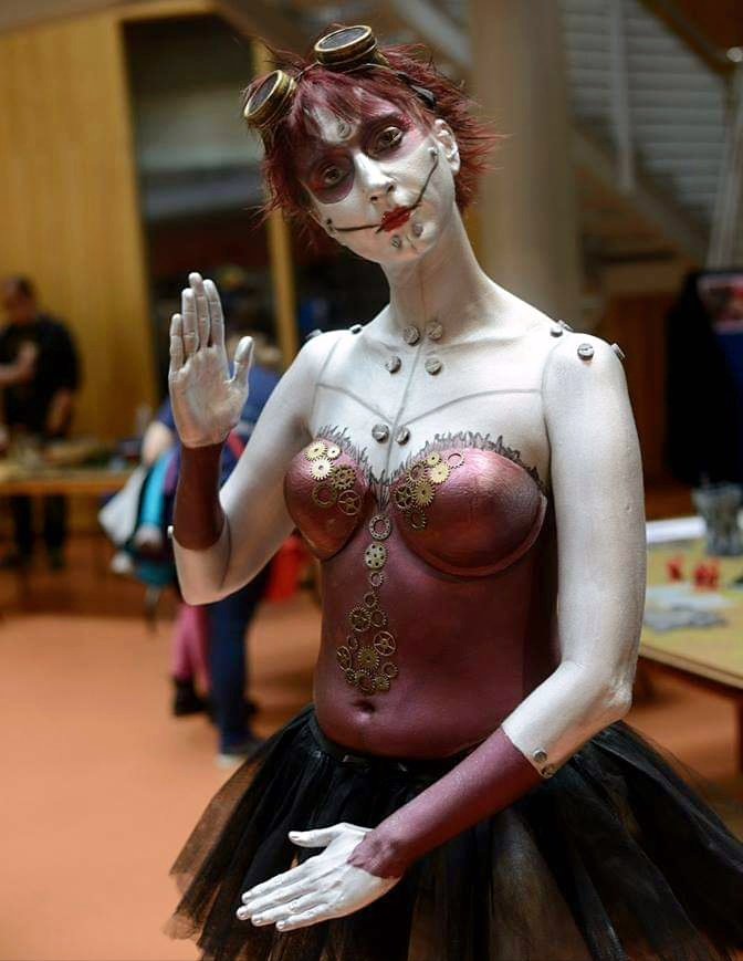 CosmicClaireA's tweet photo. I don't often show my mug on here, but as its #steampoweredgiraffe #fanbotFriday, here's a #fanbot done in metallic #bodypaint by my dear #mua friend Billy a few years ago. Any suggestions for a name for this robot? 🤖✨🖤
#walterrobotics #bodypaint #robotmakeup #spg https://t.co/gZ8DzVLCC3