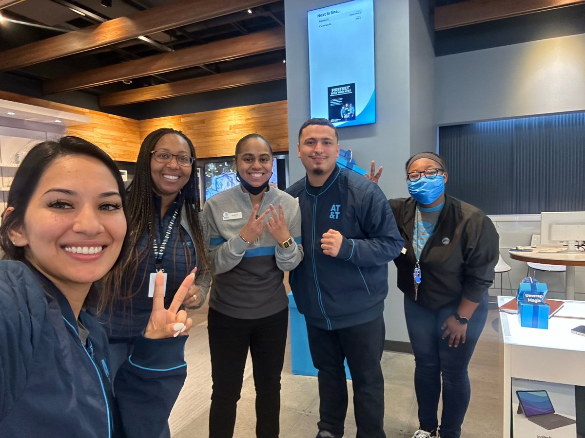 yvetteNTX's tweet photo. Team Addison Village getting ready for a FIBER event weekend !! This teams energy is 🔥🔥 ! #TurkeyWeekend 🦃 #FiberWeekend #EventFulWerkend @NTX_Anuksha @Rainey_5335 @Angelinemiguel1 @TheRealJTNTX @dbustamante1210 @SSanjuaneloS https://t.co/EE75WPyMov