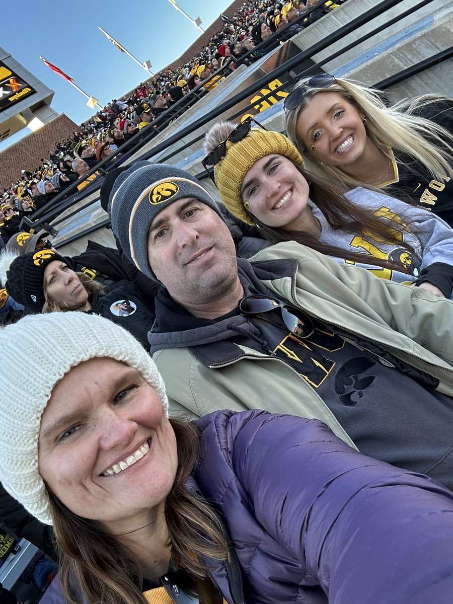 AmyBaker515's tweet photo. Go Hawks! #fightforiowa https://t.co/vwT81pRz4P