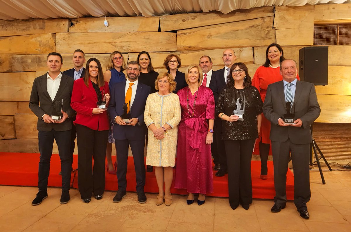¡Felicidades a todos los galardonados en los VI Premios de Responsabilidad Social Empresarial Pedrola! La consejera <a href="/marivibroto/">Mariví Broto</a> y la directora gerente de <a href="/IAF_Aragon/">IAF</a>, Pilar Molinero, han asistido a la gala