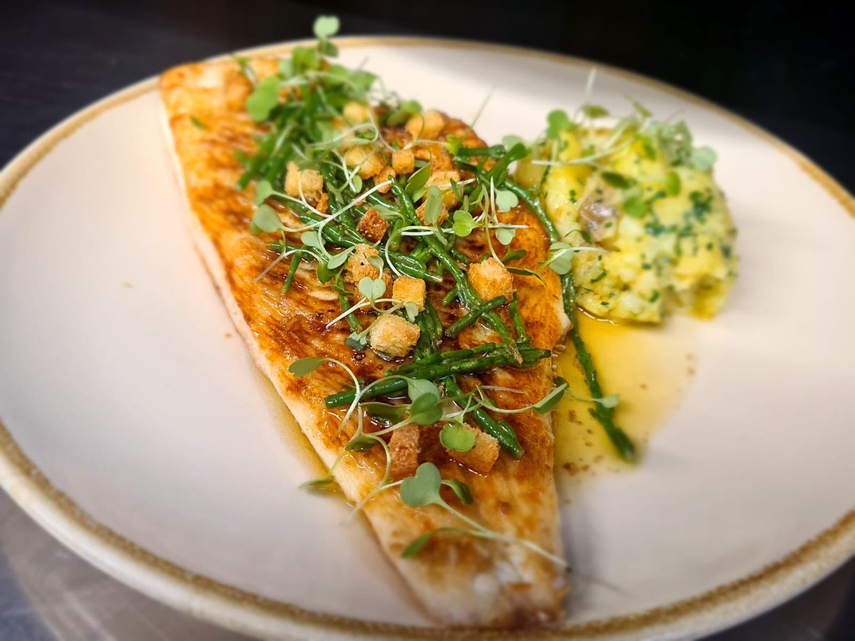 Plaice with crushed new potatoes, samphire &amp; beurre noisette #AwB #seafood #plaice #fridaynight #fish #edinburgh #samphire