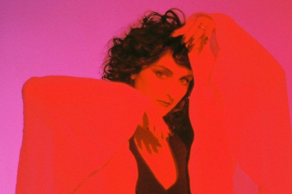 AntonymMag's tweet photo. Alice Lewis sort son 1er album-concept sous la forme d’un conte musical élaboré avec David Herman. En s’inspirant de l’univers onirique de l’artiste musicienne, le directeur artistique a imaginé une histoire qui a servi de cadre à la composition de chaque morceau.
#alicelewis https://t.co/i5tKqMsHiW