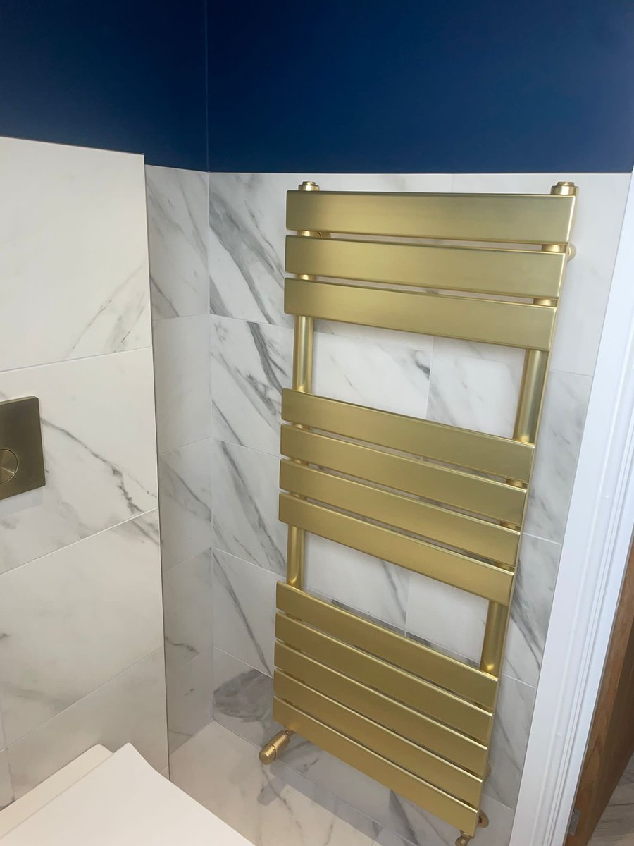 GWoodsPlumbing's tweet photo. #cloakroom #boldcolours stunning cloakroom with shoreditch Matt blue WM basin unit, pesca basin tap. Tavistock Structure wall hung pan, plaza flush plate and a lovely modern towel warmer to finish off the look from KB bathrooms . The Matt blue and brushed brass together ๐ https://t.co/rB4eyUnQaf