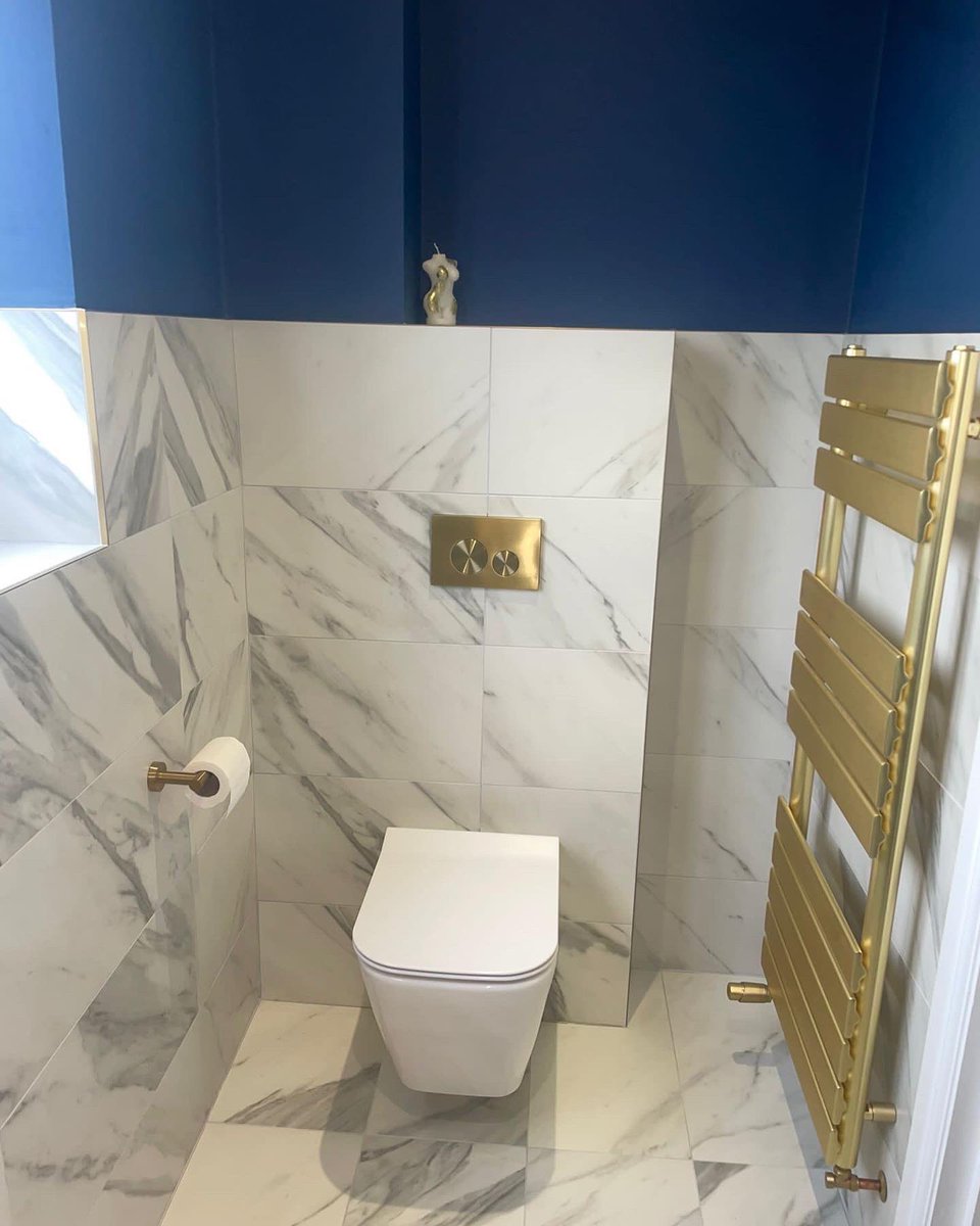 GWoodsPlumbing's tweet photo. #cloakroom #boldcolours stunning cloakroom with shoreditch Matt blue WM basin unit, pesca basin tap. Tavistock Structure wall hung pan, plaza flush plate and a lovely modern towel warmer to finish off the look from KB bathrooms . The Matt blue and brushed brass together ๐ https://t.co/rB4eyUnQaf