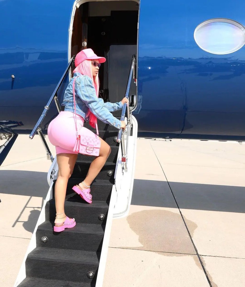 i kinda miss twitter fr ngl. i need to change my name and pfp they’re both so ugly