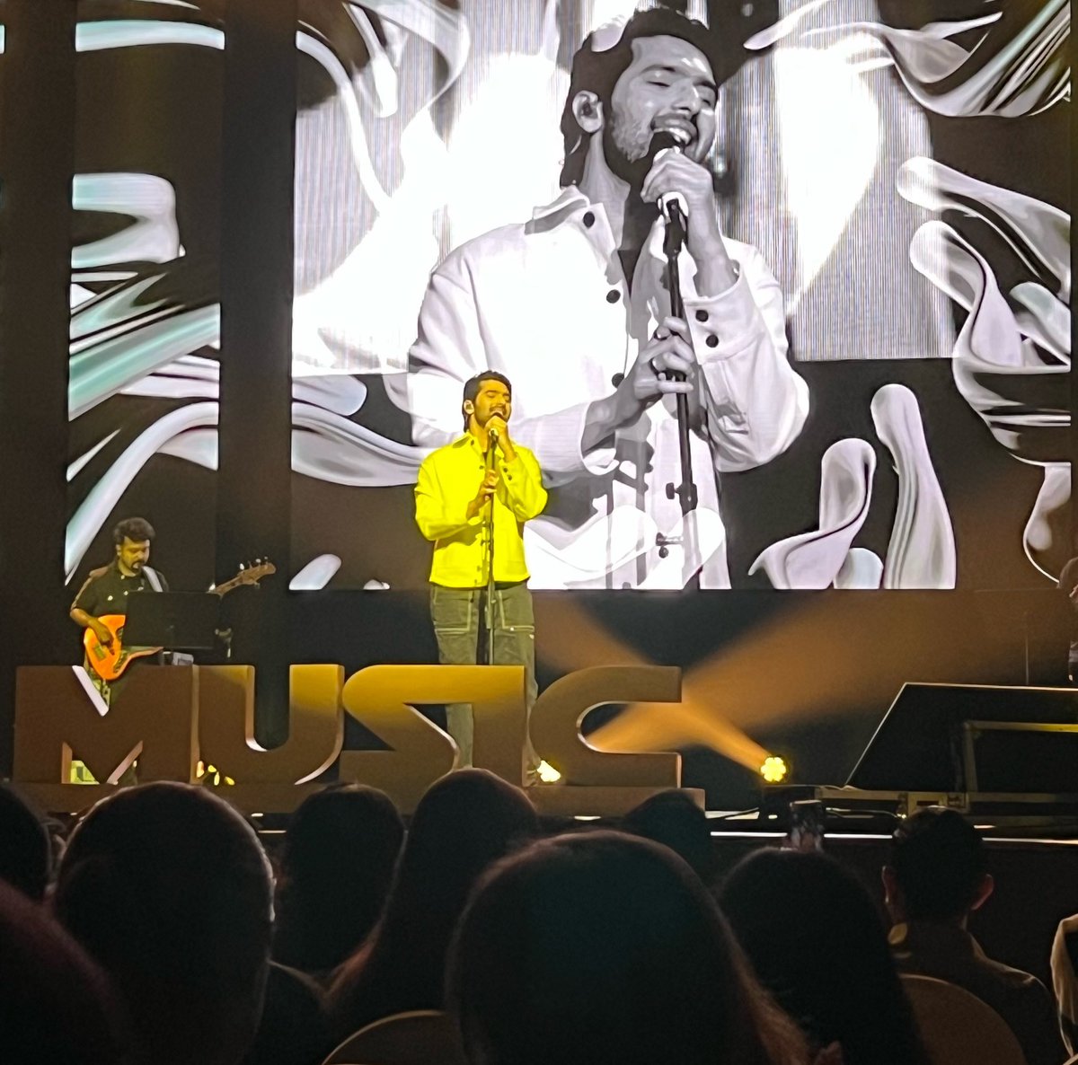 RomaSuman's tweet photo. @ArmaanMalik22 You were ๐ฅ today and rocked the stage! Loved and enjoyed every second! Thank you for responding and clicking a pic at the end! Meant a lot! โค๏ธ
#ArmaanMalik #ArmaanianLove #WinterMusicFest #TheAgenda #MediaCity #Dubai #UAE #PrinceAM
@mirchiuae https://t.co/zcCepfVrKB