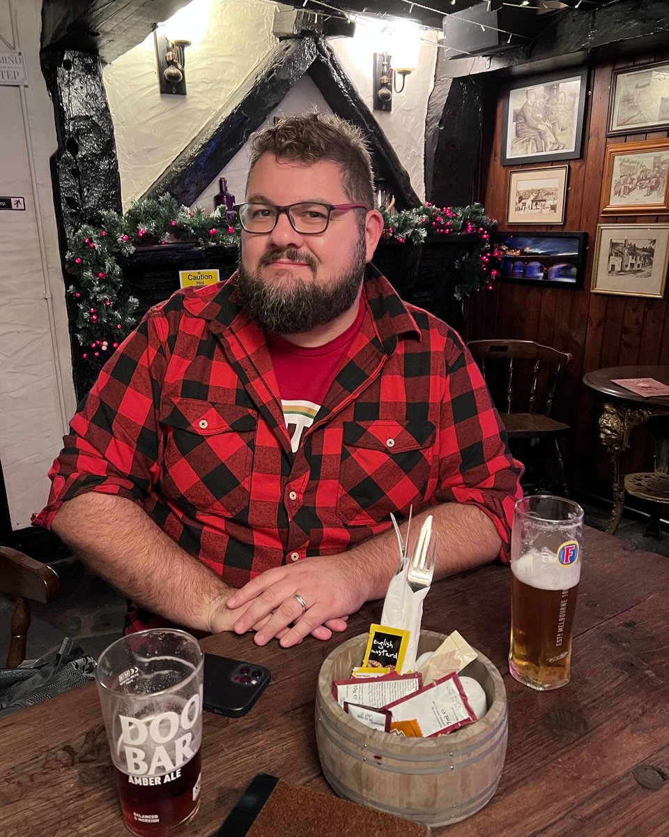jonathanboakes's tweet photo. Change of scenery; local pub, The Jolly Sailor, for a pint and pizza ๐บ ๐The old 500 year old Inn is haunted, obviously. Thereโs also a painting behind me that looks like a pixel art adventure game. If they move, Iโm outta here. #ghosts #looe #cornwall #pub #westlooe #pixelart https://t.co/1bLgL6dUr3