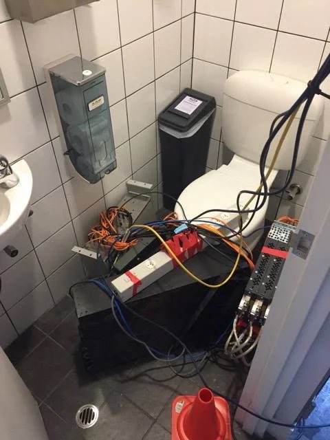 philipd123's tweet photo. ‘We’d like to welcome our friends abroad watching on the RTÉ Player’
The RTÉ Player servers: #LateLateToyShow https://t.co/xfm3Magk4x