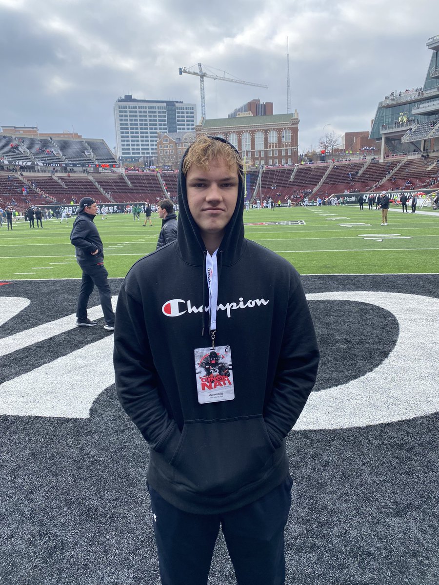 Had a great time at Cincinnati today, thanks for having me <a href="/CoachM_Cummings/">Mike Cummings</a> <a href="/PatLambert13/">Pat Lambert</a>. <a href="/coachkostelnik/">Matt K</a> <a href="/DaleRodick/">Dale Rodick II</a> <a href="/CoachLowe212/">Coach Lowe</a>