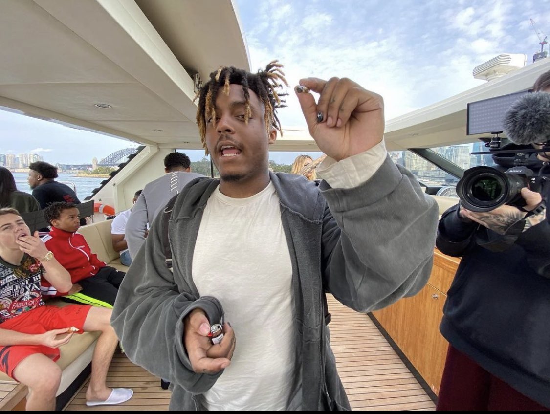 999_unity_'s tweet image. She a 10 but this is her favorite rapper.