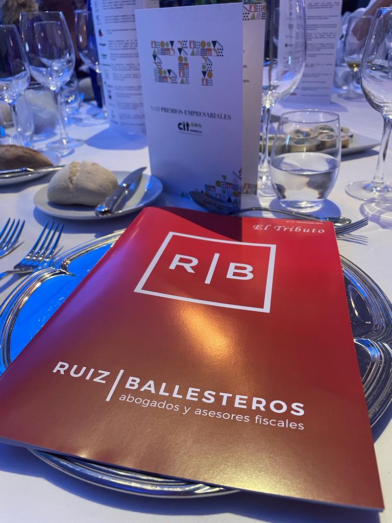 RuizBallesteros's tweet photo. En los #premioscit del @citmarbella https://t.co/z06wsF0fBN