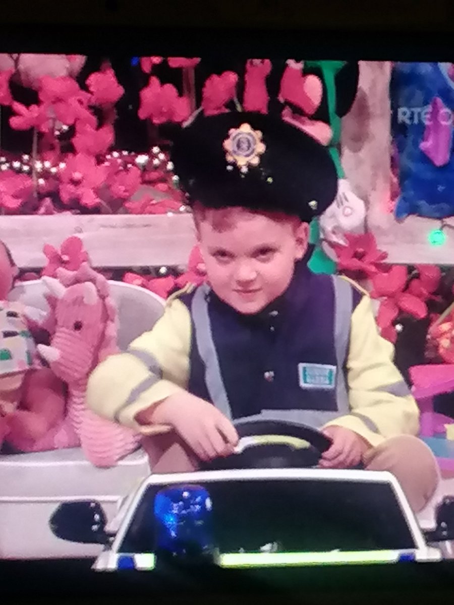 DNiallMurphy's tweet photo. 2am. You here the siren. You stop the car. You open the door.
This is the last thing you see:

#LateLateToyShow https://t.co/cKVCdyruLO