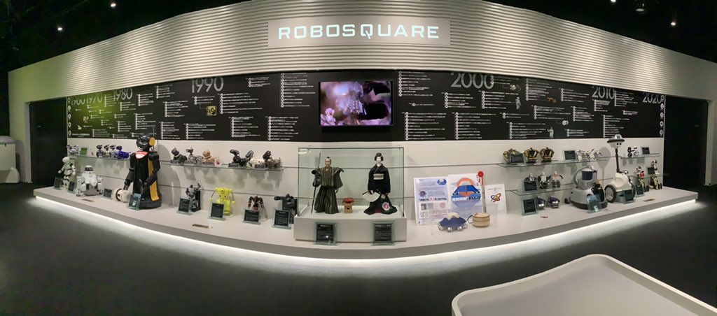 wodu_robot's tweet photo. ④福岡市科学館にも行きました。
ココ、以前福岡タワーの近くにあった「ロボスクエア」のロボ達が移住してるんですよネ。
動体展示はありませんが、思ったより沢山のロボ達が残っていました。5年振りに会えたネ^^
#福岡市科学館 #ロボスクエア #ロボホン #ロボビーR #AIBO #PINO #援竜 #miuro https://t.co/5ZpQxVlSDi