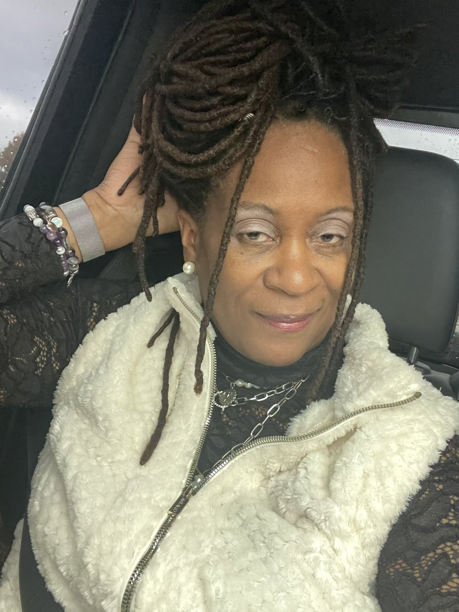 nesibrightman's tweet photo. It’s the roots for me! #TexasVibes #LocBabe #IssaVibe #JusMe #LocGoddess ♥️💋 https://t.co/fB7WUUhlpG