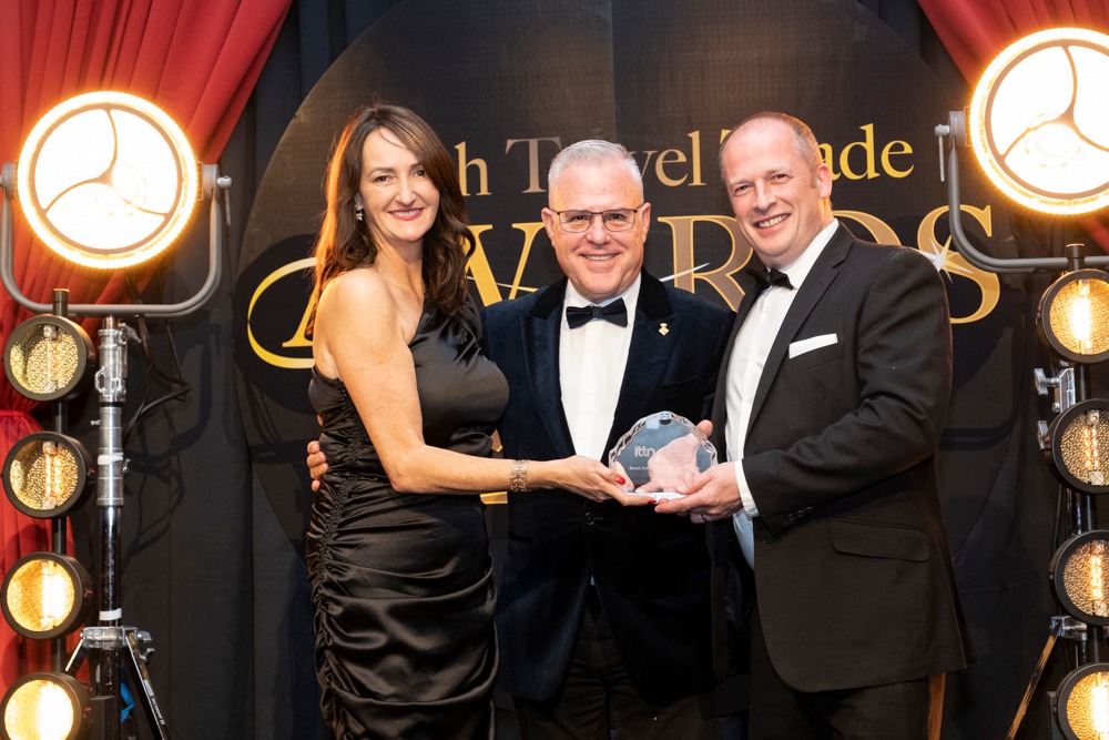 Two in the bag! Congratulations to <a href="/AerLingus/">Aer Lingus</a>, winner of the 'Best Airline to North America' award, sponsored by <a href="/VisitSalou/">VisitSalou</a>! 🛫 #ITTNawards22