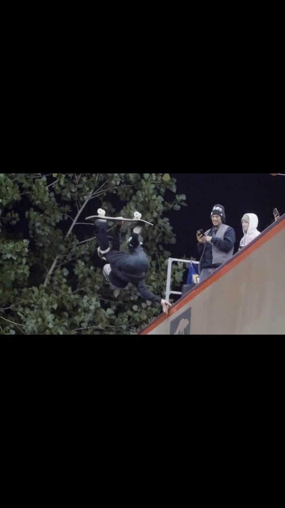 HoustonVertRamp's tweet photo. The @triple8nyc &amp; @187killerpads full @bangerinthehangar recap video is up! Check it out, 5 minutes of Vert madness. Can’t wait for next year! 🔨 #triple8nyc #THECertifiedSweatsaver #padup #187killerpads 📹 @brent_hyden
.
@bangerinthehangar 
.
@eurekah… https://t.co/00SCuQ6Te3 https://t.co/T0cCwnI5kF