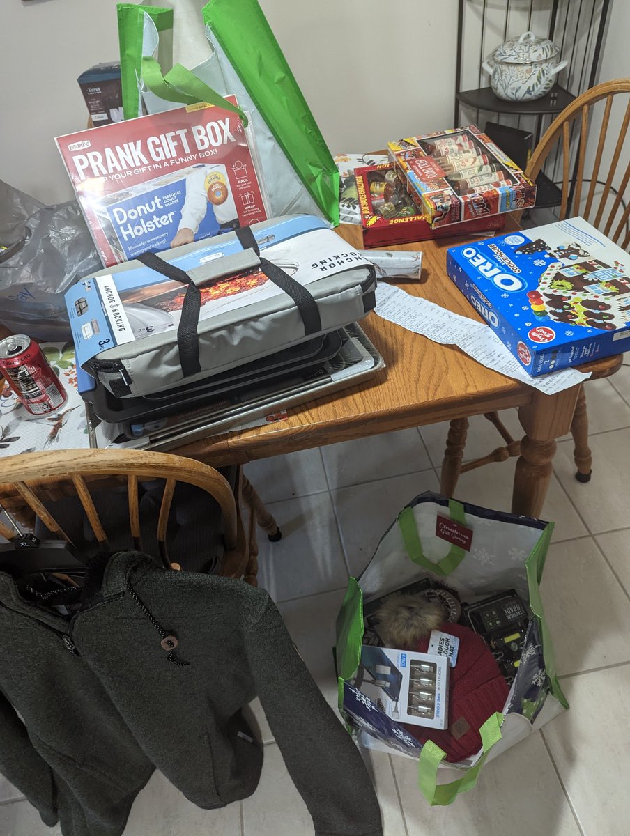 0lPete's tweet photo. Black Friday was a success, I was in the market for a lot of stuff after my house fire. Stops included: Home improvement store, Costco for a gaming chair, the dispensary, and finally the computer part store. BUILDING A NEW PC TOMORROW HYPE HYPE. Spent around $2500 today BatChest https://t.co/3SyZbRL1bP