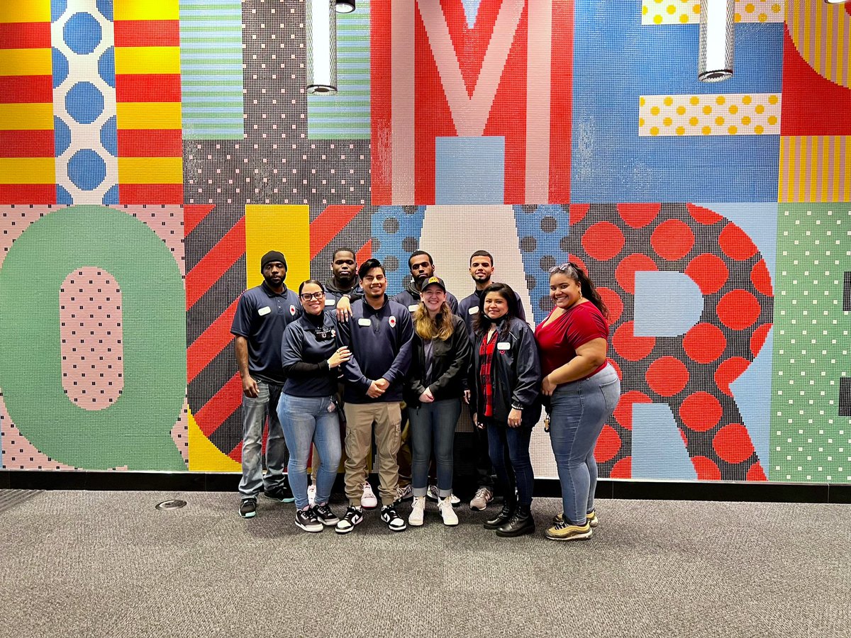 BullseyeKattttt's tweet photo. A memorable Friday to say the least! First Black Friday for Times Square? β
Black Friday number #10 w/ @target ALSO β
So fortunate to be surrounded by the best team every day! β€οΈ #TargetTimesSquare #Q4Readiness #BlackFriday #SafeAndSecure #T3385 π―β¨ https://t.co/O6Asfxpxvn