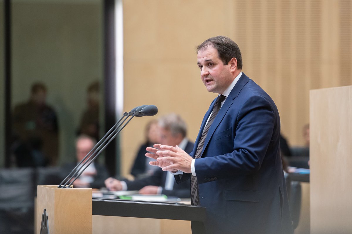 n_liminski's tweet photo. Klare Botschaft heute im #Bundesrat zum 🇪🇺Medienfreiheitsgesetz: Wir teilen das Ziel - Medienfreiheit überall in Europa. Aber wir kritisieren den Weg, denn Kulturhoheit und Medienaufsicht sind Ländersache, standortnah und staatsfern. Deshalb ist Subsidiaritätsrüge richtig. #EMFA https://t.co/1ZIMm21MCx