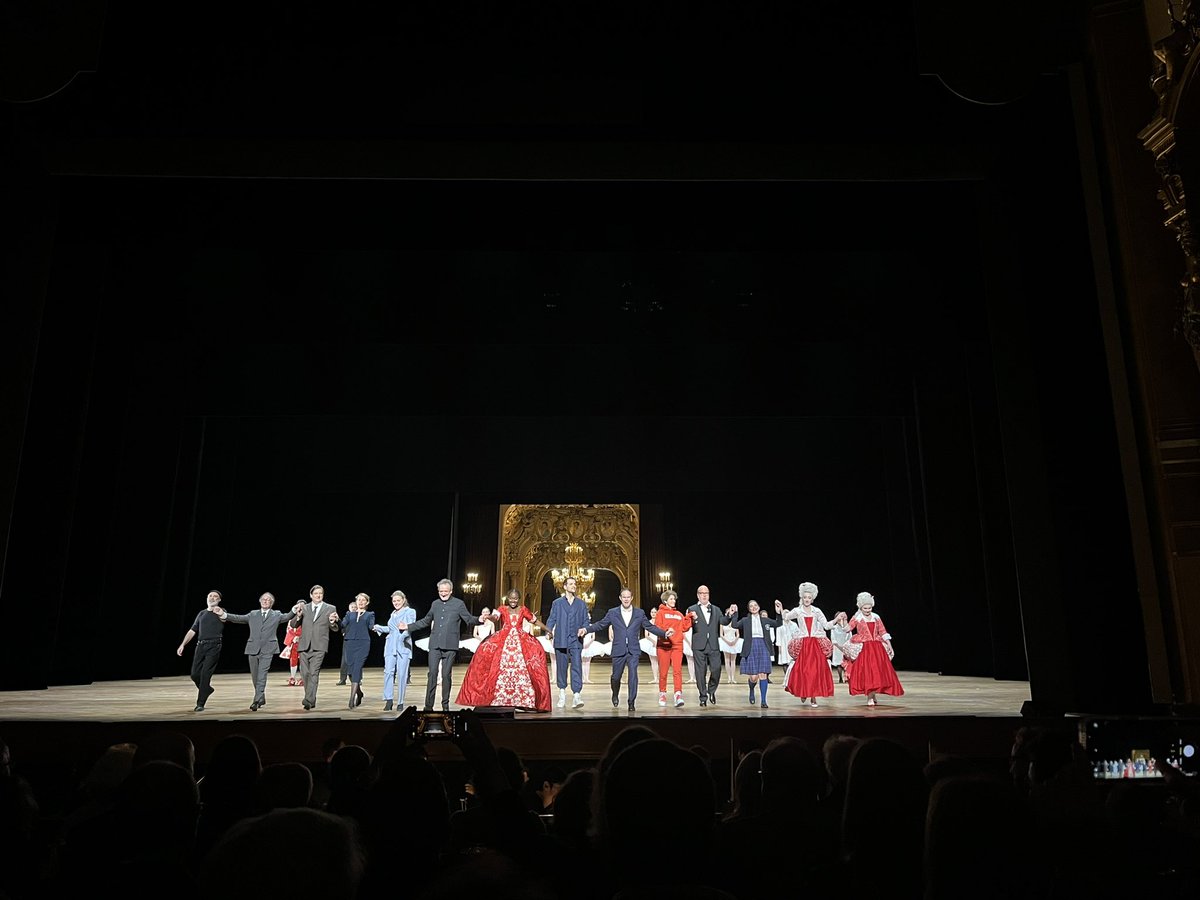 vtguillemin's tweet photo. À #Garnier ce soir, des #Noces servies par les chanteurs (#Pisaroni #DeBique #Finley) et une très belle direction de @LouisLangree, dans une mise en scène tout à fait classique dès que l’on occulte les décors modernistes

Article pour @AltamusicaMag https://t.co/l9CDZnm3xD