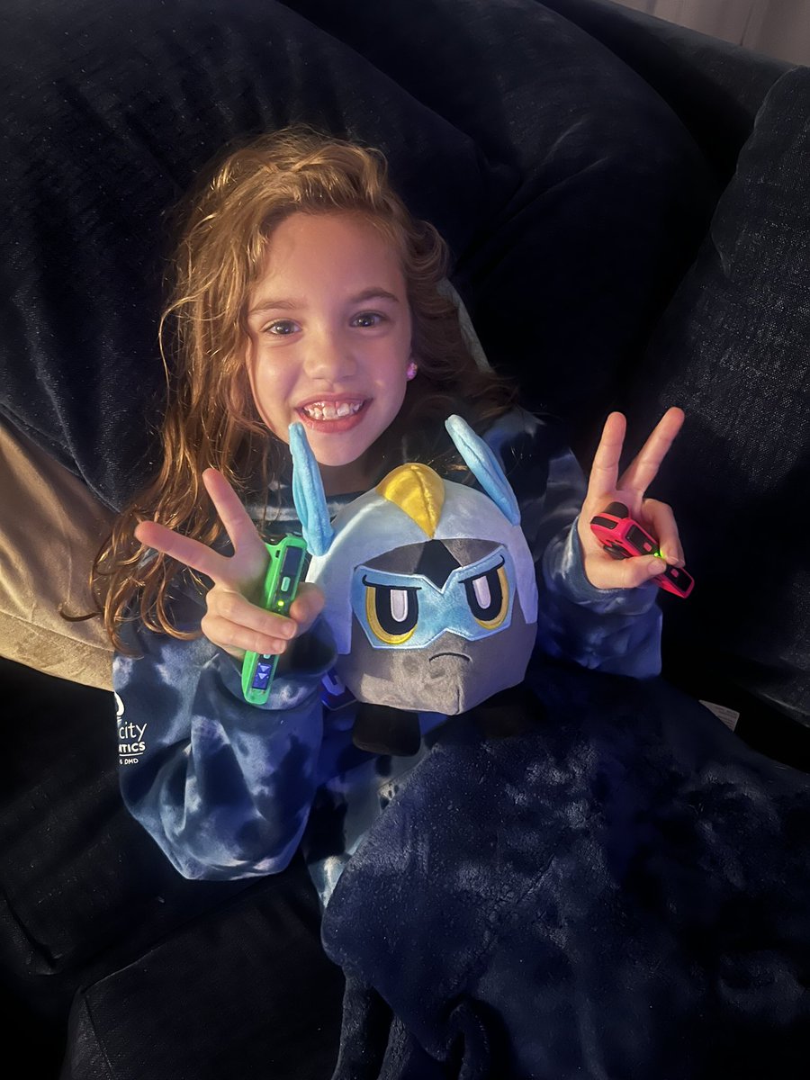 DillonEpp's tweet photo. Playing #PokemonViolet with her new Mytey! #hailyeah @MandJTV_Michael https://t.co/RoAF9n2Wf8