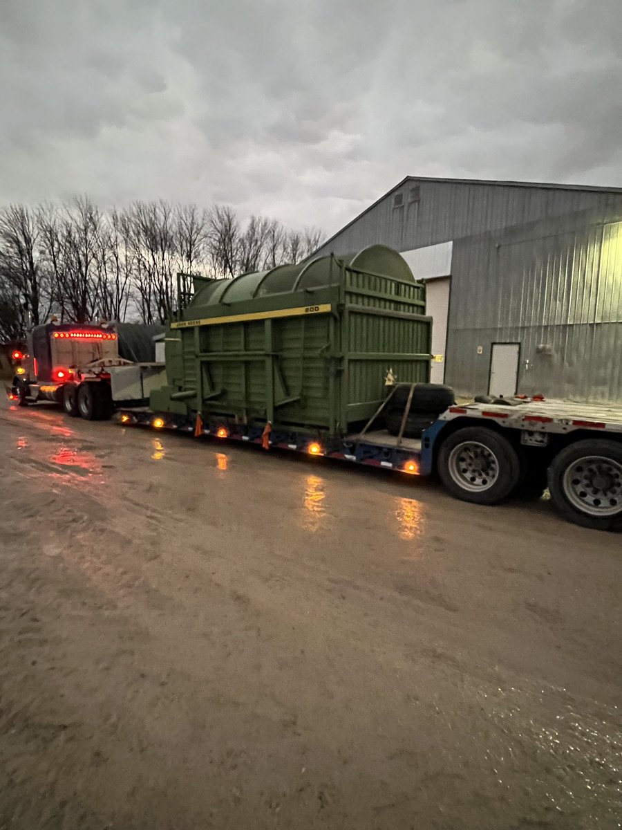 New to us <a href="/JohnDeere/">John Deere USA</a> Stacker

Looks mint 
1 owner 
Look out #cornstalks