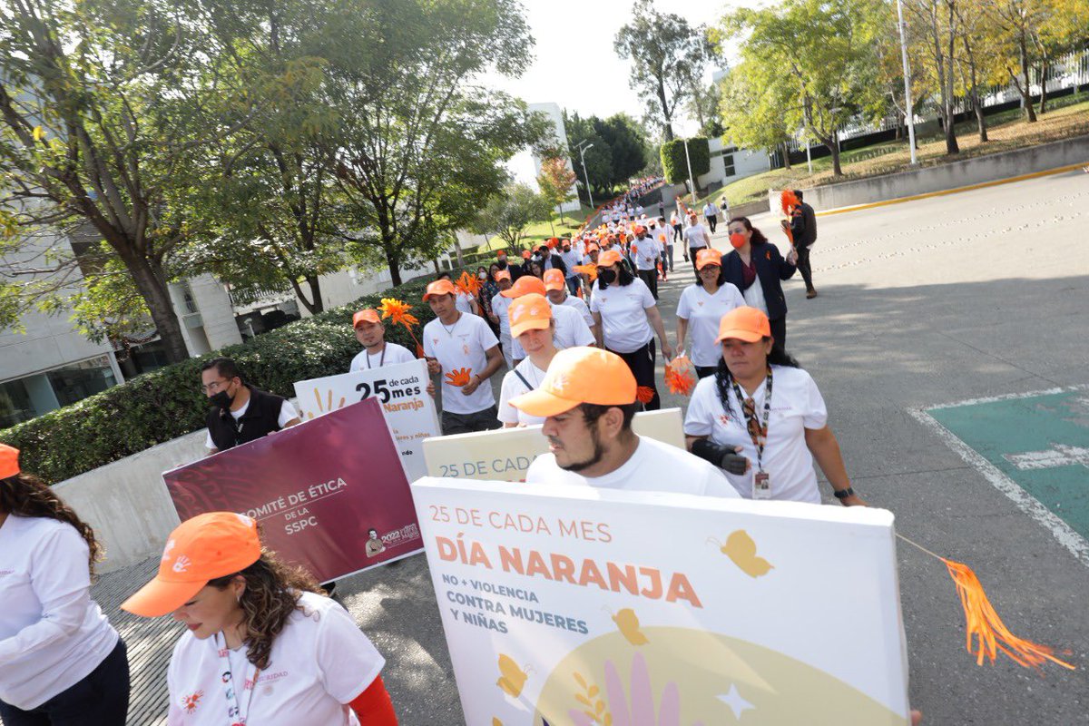 rosaicela_'s tweet photo. Como parte de los #16Días de activismo contra la violencia hacia las mujeres, llevamos a cabo una caminata con personal de la @SSPCMexico. @arturomedinap #DíaNaranja #MujeresPorLaPaz https://t.co/pzvxMMe2Kg