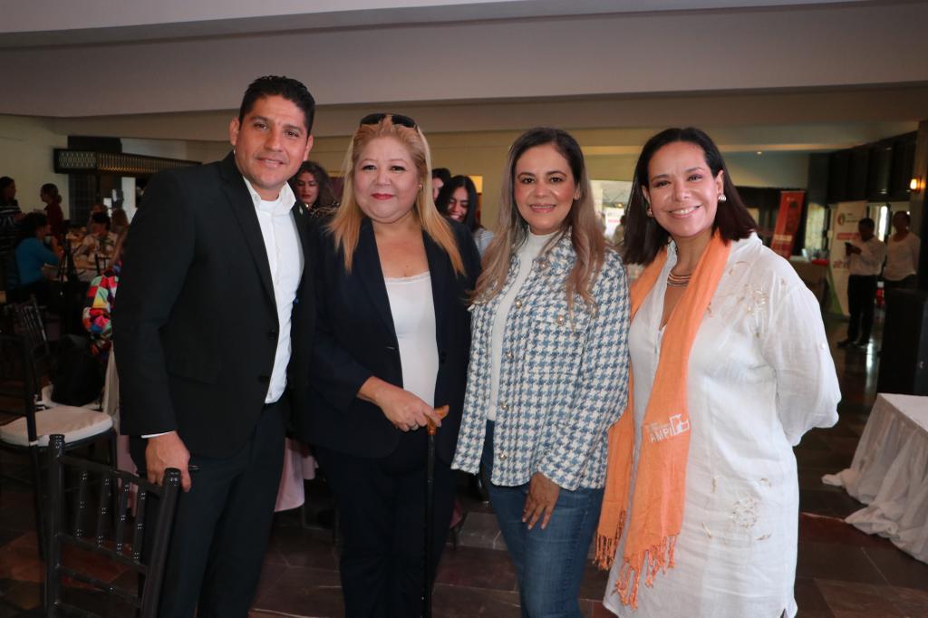 DIFMazatlan's tweet photo. La Presidenta del Sistema DIF Mazatlán, María Teresa Apodaca Muñoz, acudió al Primer Foro de la Mujer Inmobiliaria de AMPI Mazatlán, evento donde destacó la importancia del crecimiento Inmobiliario del Puerto. https://t.co/deLg2Clqb0