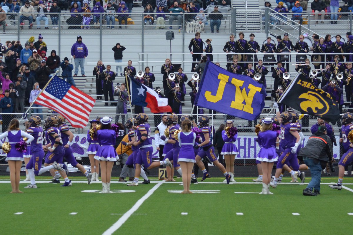 MikeBarnesMedia's tweet photo. Playoff Final!
Liberty Hill  37, Alamo Heights 32
Last year's playoff game was a 43-40 win for Liberty Hill
Lowest scoring winning score in a playoff game for Liberty Hill since 24-6 over El Campo in 2019. They've gone 50+ 10 times since then. https://t.co/NqcZiyERxO
