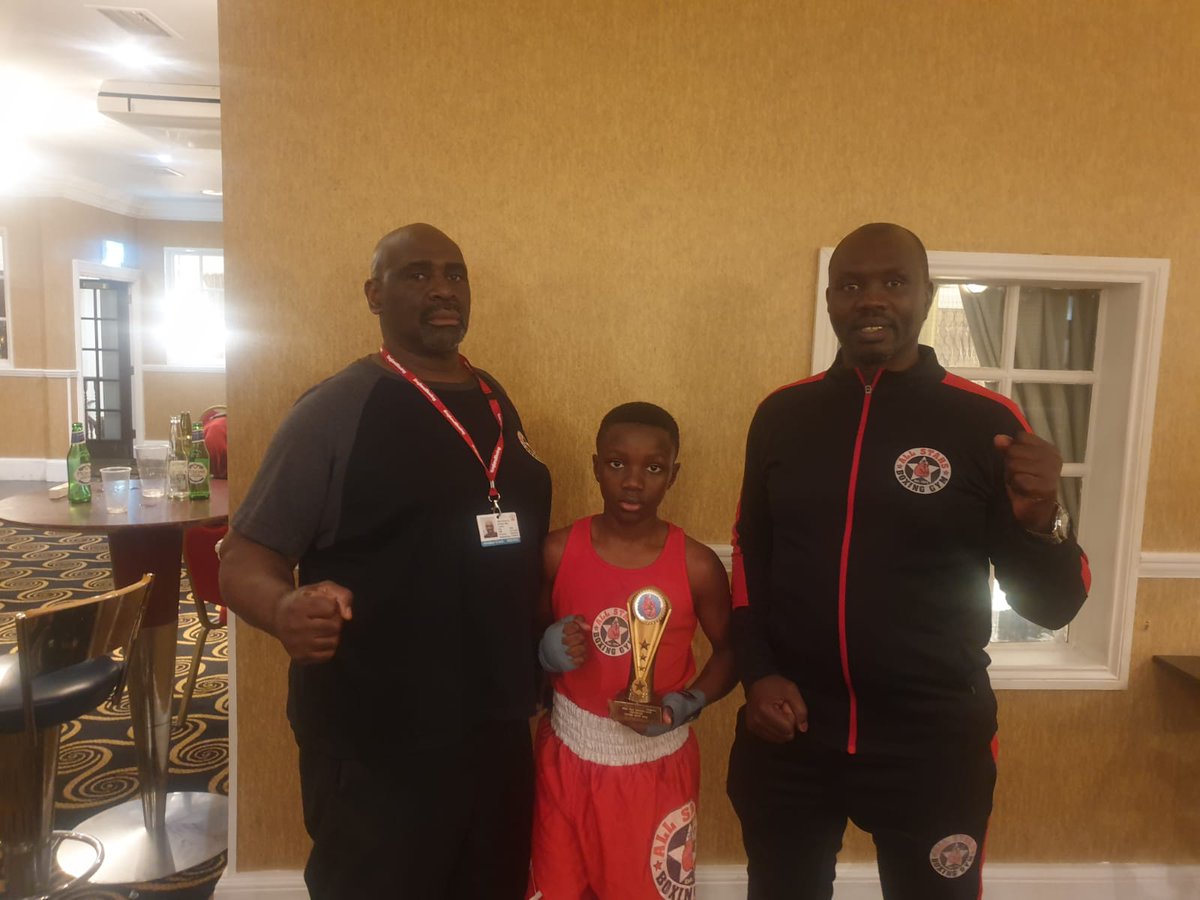AllStarsBoxing's tweet photo. WINNER: Junior sensation Jain put on another display of quality boxing to beat a game opponent in an exciting contest 🥊
#juniorboxing #TeamAllstars #winner #boxing #allstarsboxingclub #boxinggym
#HomeOfChampions #futurechampion
#ActiveWestminster #queensparkcommunitycouncil https://t.co/gy4SFieYmF