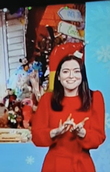 IrishDeafSoc's tweet image. Watching the LIVE #ISL  #rtelatelateshow on @rte News Channel and @RTEplayer with fabulous ISL Team - #DeafInterpreter @jdwmaguire &amp;amp; ISL/English Interpreters Amanda Coogan/Ciara Grant #LateLateToyShowISL #rtelatelatetoyshow
