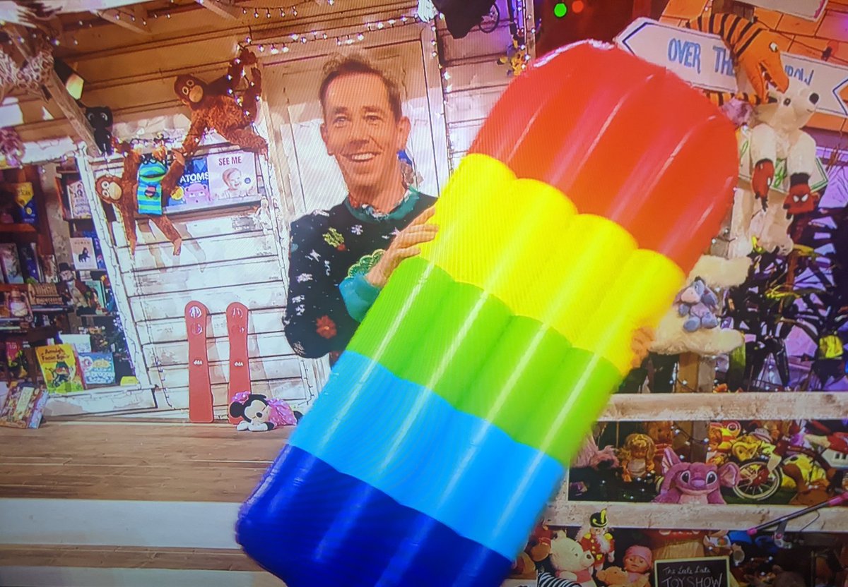 JennyGilleece's tweet photo. A trip to Gay Spar for everyone in the audience! #LateLateToyShow https://t.co/1ITkDRsIhF