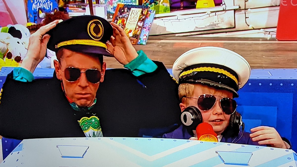 made0fglitter's tweet photo. Me on the return flight the Sunday after the wedding #toyshow #TheLateLateToyShow https://t.co/xc3cQdgGQy