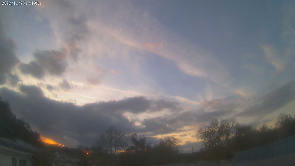 NHJWxSTEM's tweet photo. Dr. N H Jones Elementary School at sunset and it's 76.4 F. https://t.co/0CVJU5LxAz