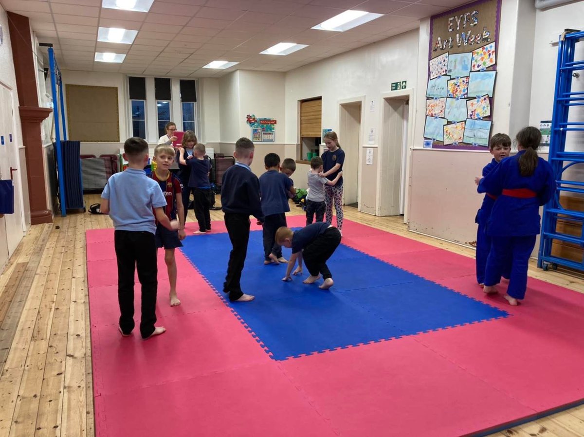 JudoKnights's tweet photo. A great session today at Moor Row ASC. Today we played Cat’n’Mouse a new game to the class. Fun was definitely had ply the end game today!
#ASJC #BethanySuperAssistant #MoorRowPrimary #JudoKnight #BritishJudo #judofun #judo4all #judomorethanasport #games #CatandMouse https://t.co/yAev9QOSGv