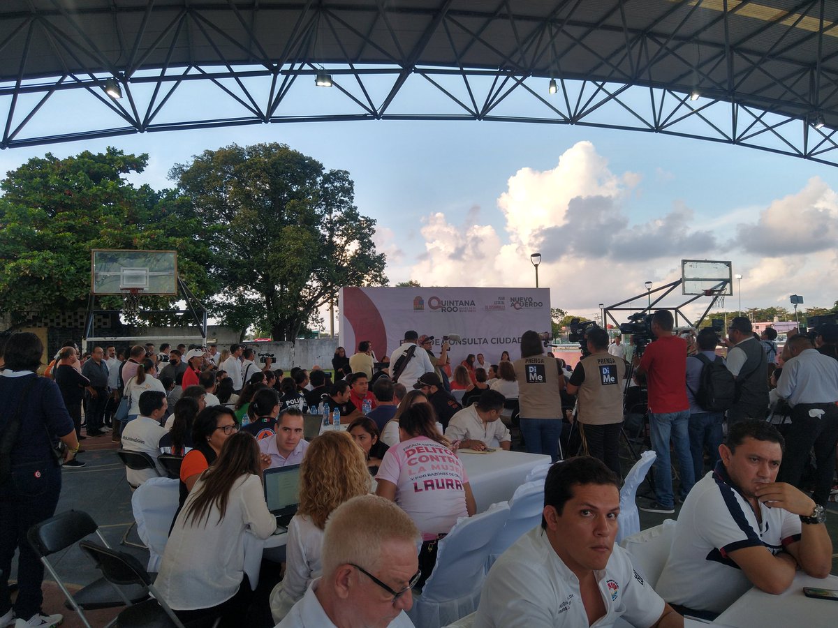 #ForoDeConsultaCiudadana  para integrar los #PlanesMunicipales y el #PlanEstatal con base al #NuevoAcuerdoDeBienestarYDesarrollo un esfuerzo de participación  ciudadana liderado por <a href="/MaraLezama/">Mara Lezama</a> menciona <a href="/anapatyp/">Ana Patricia Peralta</a> para un nuevo modelo de #Gobierno <a href="/mapachestec/">@MAPACHESTec</a> <a href="/egresadostec/">Asociación de Egresados del ITCH, A.C.</a>