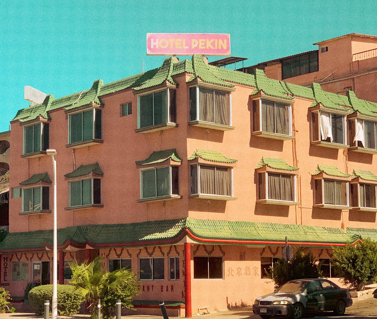 Rigbot's tweet photo. Wes Anderson ass looking hotel I saw today https://t.co/dPpLU6Hw7R