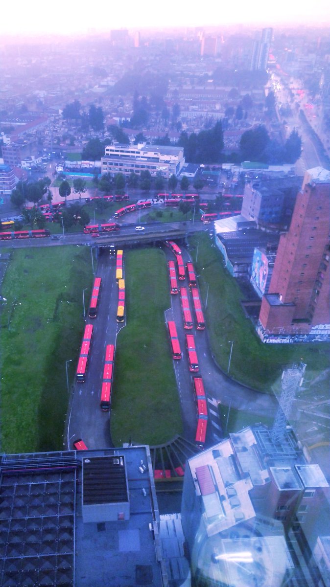 WILLNIRO's tweet photo. Tetris de transmilenio
@TransMilenio
#Bogota 
#transmilenio https://t.co/JPpuHsvgaW