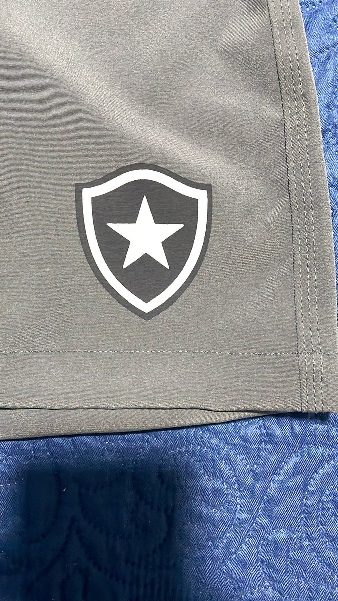 DigoFlintz's tweet photo. @_thiagofranklin Não comprem! 
Não comprem! 
Não comprem!

Uma putaria com a cara do torcedor a qualidade lixo dessas camisas 

Sem falar no short que chegou! A coisa mais ridícula que já comprei. Em resumo! 400 reais jogados no lixo. Sem falar na espera de 46 dias pra receber
@JohnTextor https://t.co/4riOMV4WB3