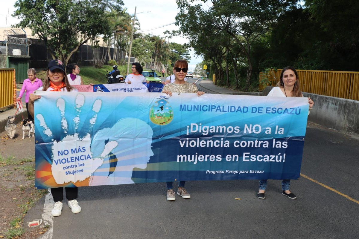 MEscazu's tweet photo. #DíaInternacionalDeLaNoViolenciaContraLasMujeres 
Iniciamos con la caminata de este 25 de noviembre. Queremos liberar a Escazú de cualquier manifestación de violencia contra las mujeres. https://t.co/L1BGXmVHPh