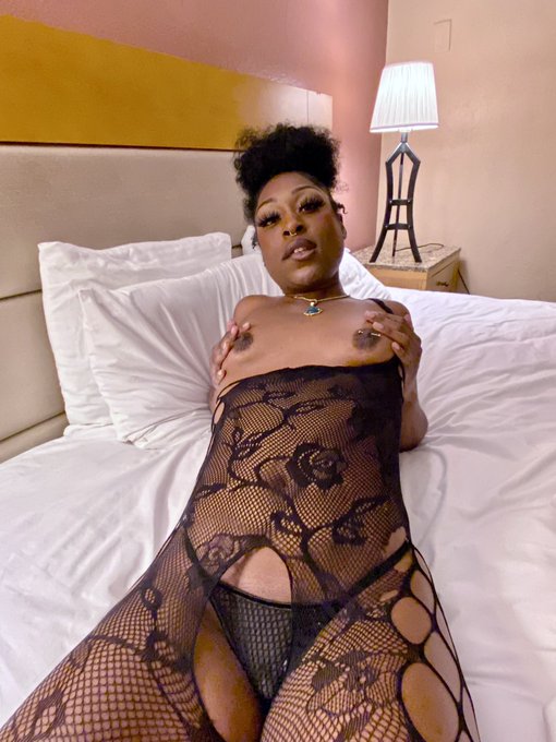 I want 100% of your attention 😘 https://t.co/Mgae2cE2qB
