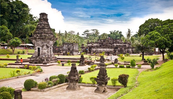 HarisonAb's tweet photo. Candi Penataran Blitar 
"Sdangnira Çri Maharaja sanityangkên pratidina i sira paduka bhatara palah”
--Ketika dia Sri Maharaja senantiyasa setiap hari berada di tempat bathara Palah--

#BlitarBumiPenataran 
#TPPJatim
#TPP3515idoarjo

@jokowi 
@halimiskandarnu https://t.co/lSg3vwn362