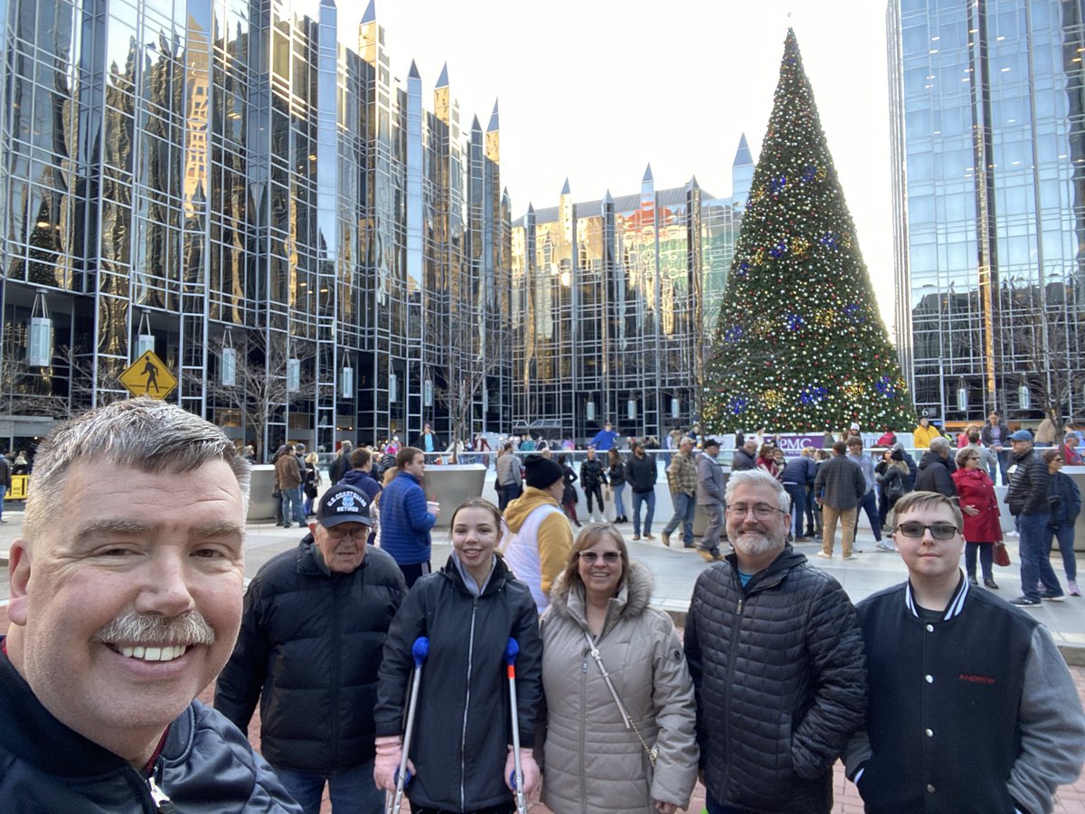 BillRehkopf's tweet photo. Taking in the holidays in my hometown. #YinzerForLife #Pittsburgh #Dahntahn #OysterHouseIsStillHere https://t.co/lv2t2jOEsR