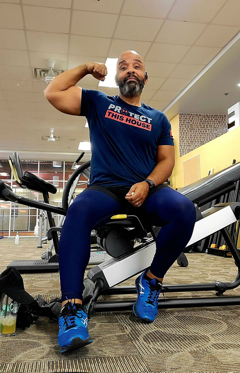 MarcusRiceTeam's tweet photo. 1. Take your vitamins 2. Take your medicine 3. Drink your water 4. Watch that salt 5. Lower your sugar 6. Walk or Workout! Peace! https://t.co/ly7G9DGEom