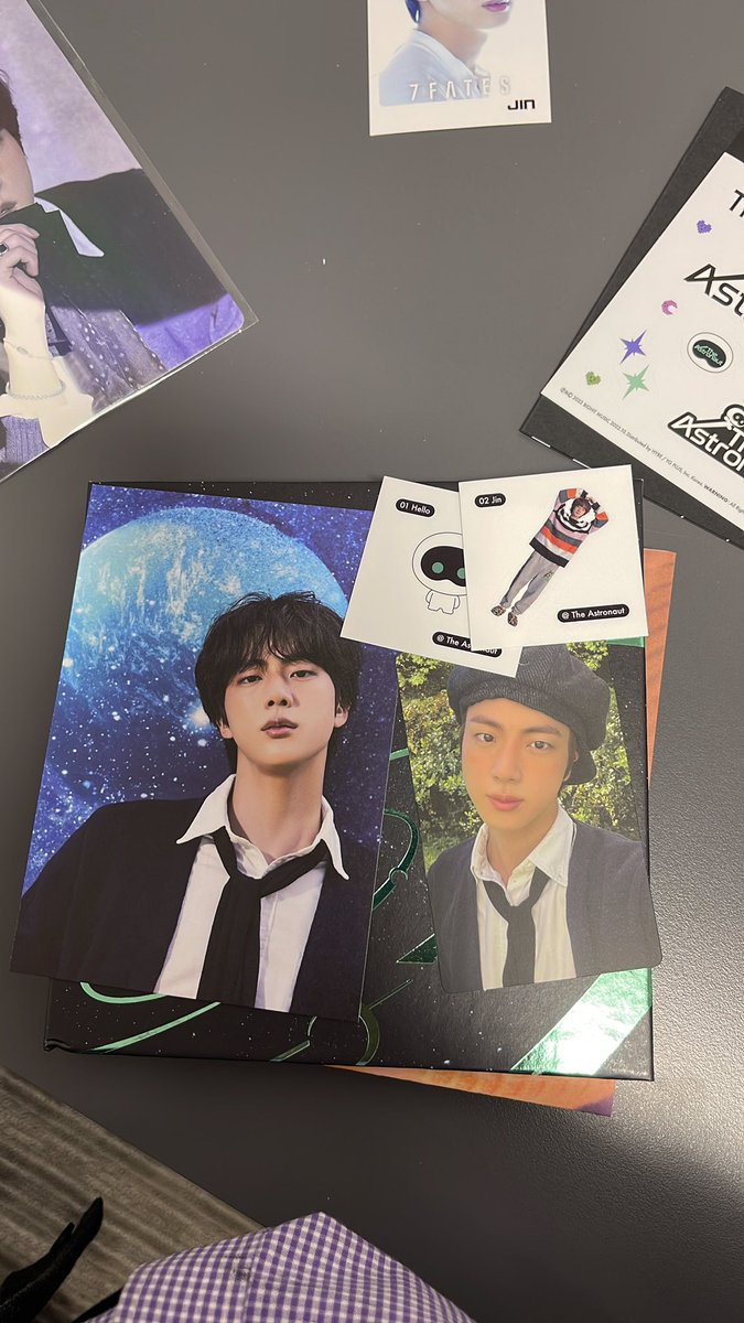 ClaritaPSanchez's tweet photo. Pulls for jin and I’m in love with it all 😭 https://t.co/IFpHFeQG5D